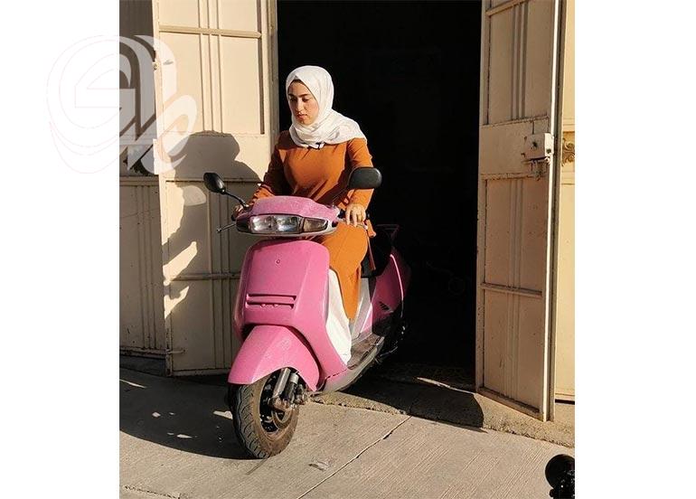 مريم نوري أول فتاة تقود دراجة نارية لتوص