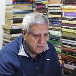 العمود الثامن: 20 عاماً  مع الرأي الحر