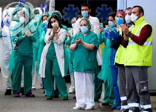 تفاؤل يسود العالم في وقف الجائحة .. أسئلة وأجوبة  