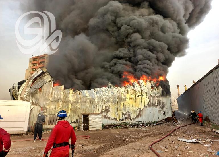 الدفاع المدني يخمد حريق مجمع الزهور في بغداد