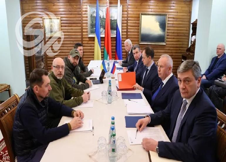 تقرير: الروس والأوكرانيون على طاولة المفاوضات مجدداً
