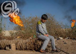 الاندبندنت: سحب سميّة ناجمة عن مداخن أبراج حقول نفطية تخنق العراقيين