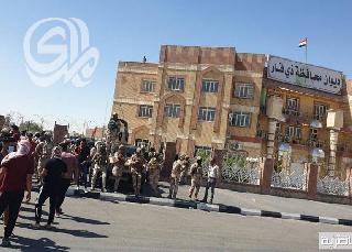 الخريجون يصعدون بإغلاق مبنى محافظة ذي قار ويواصلون